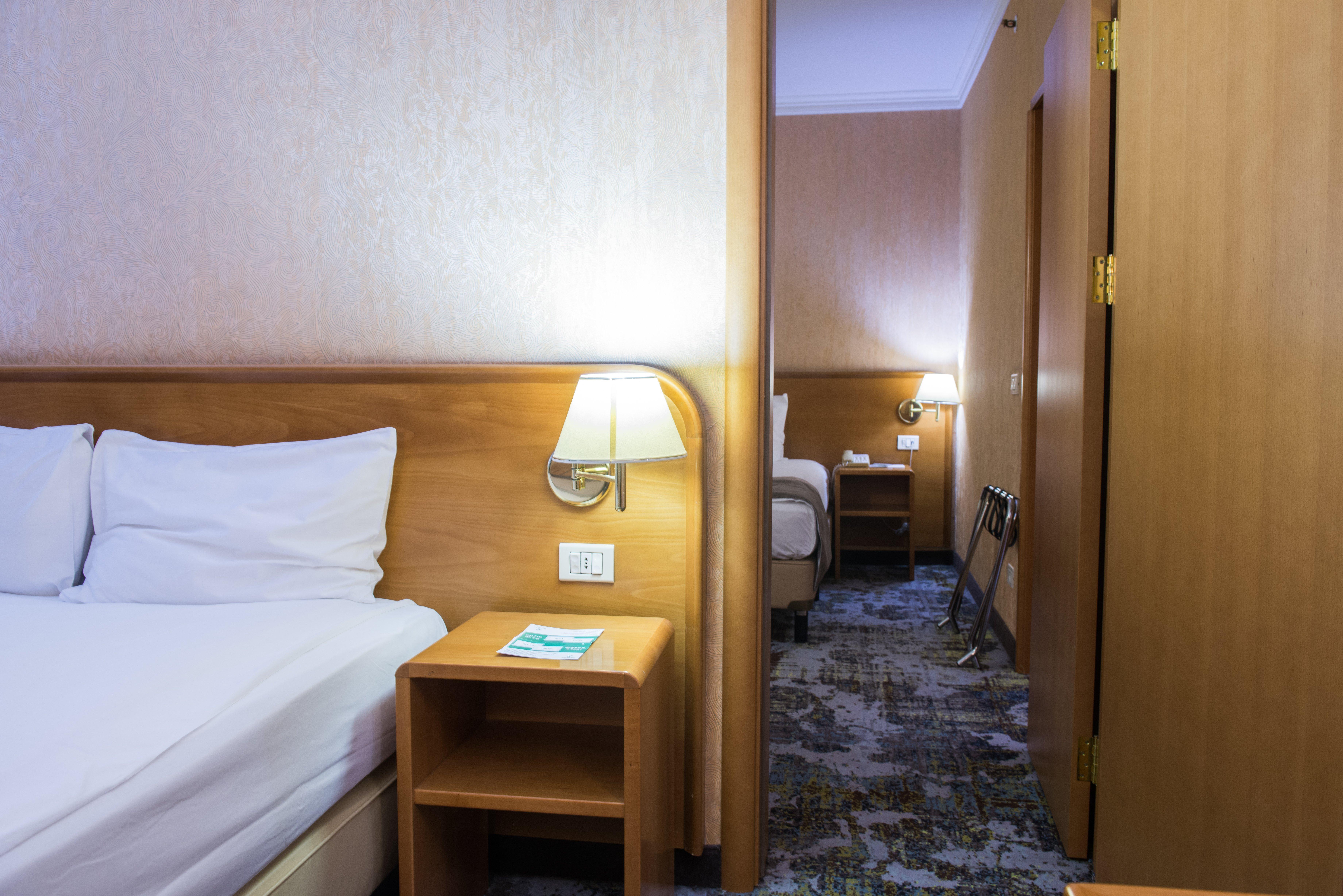 Holiday Inn Skopje By Ihg Exterior photo