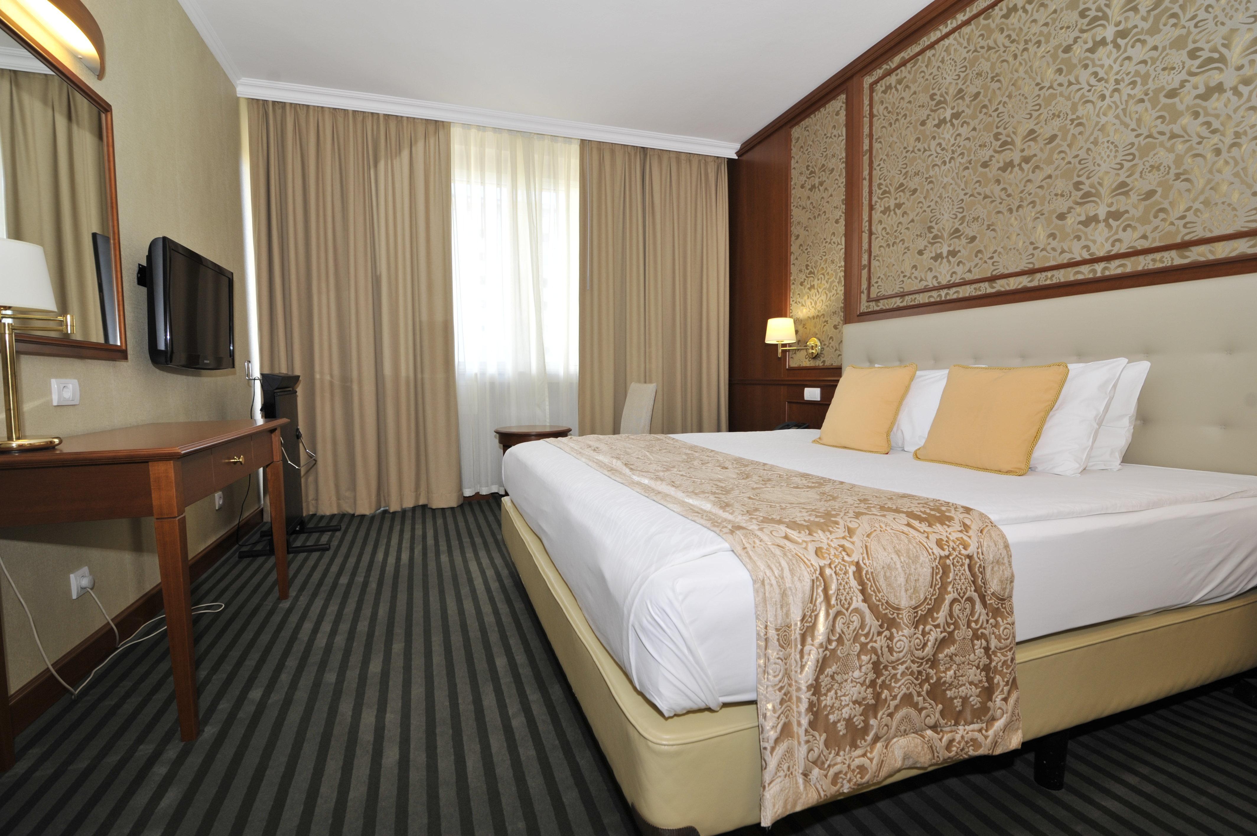 Holiday Inn Skopje By Ihg Exterior photo