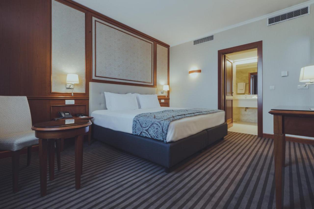 Holiday Inn Skopje By Ihg Exterior photo