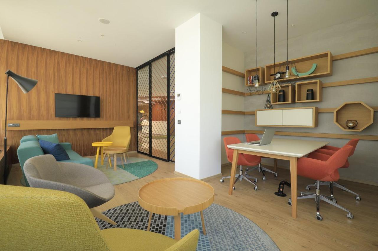 Holiday Inn Skopje By Ihg Exterior photo
