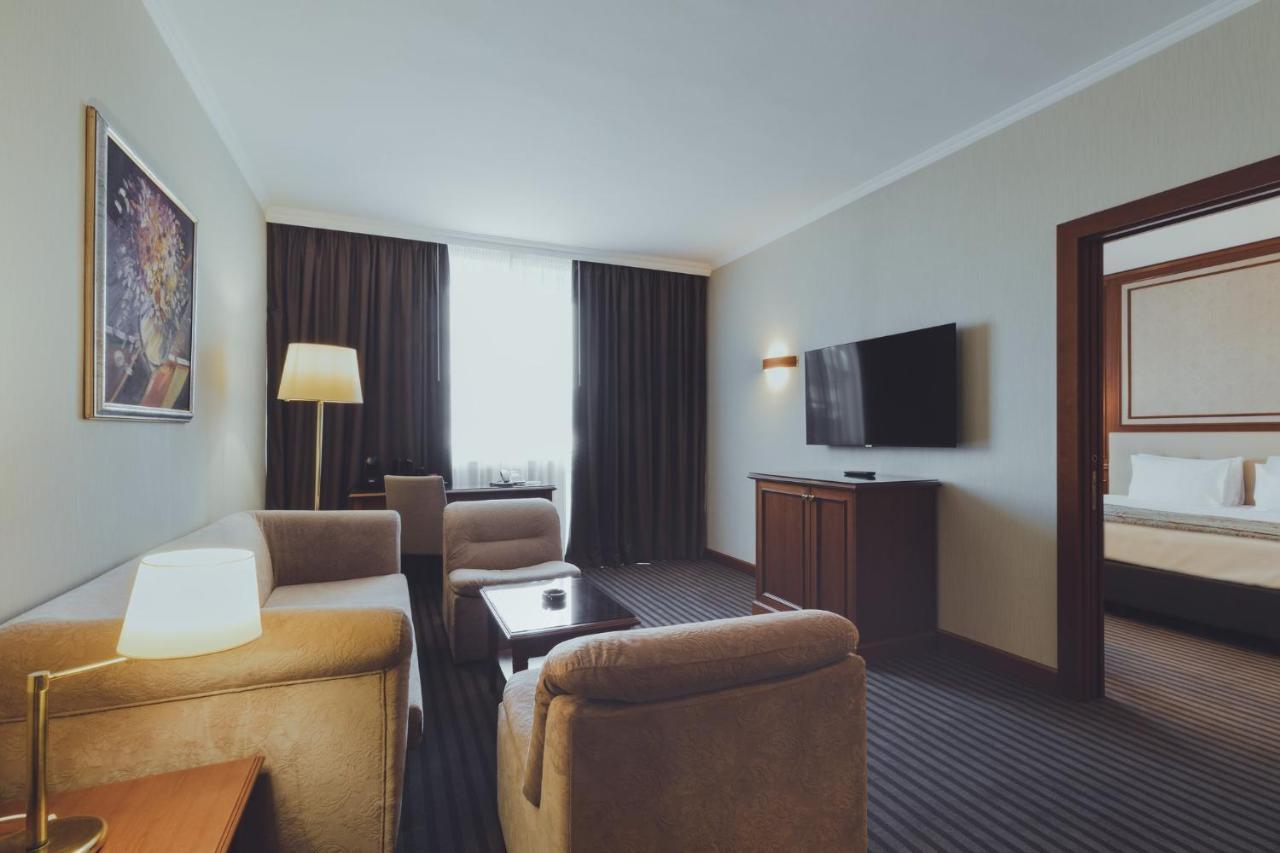 Holiday Inn Skopje By Ihg Exterior photo