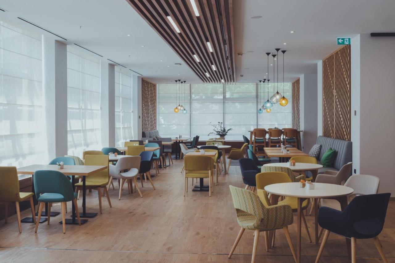 Holiday Inn Skopje By Ihg Exterior photo