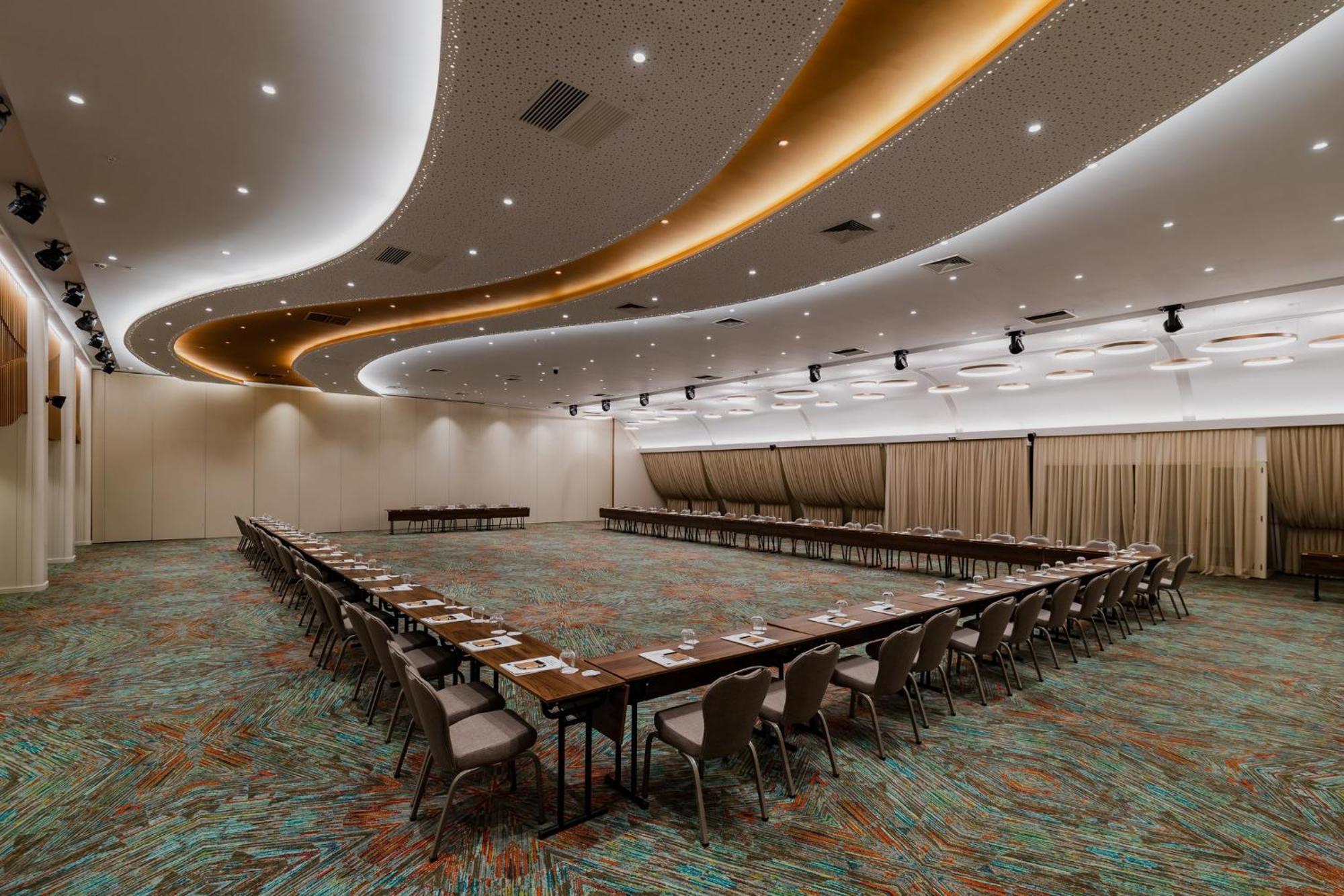 Holiday Inn Skopje By Ihg Exterior photo